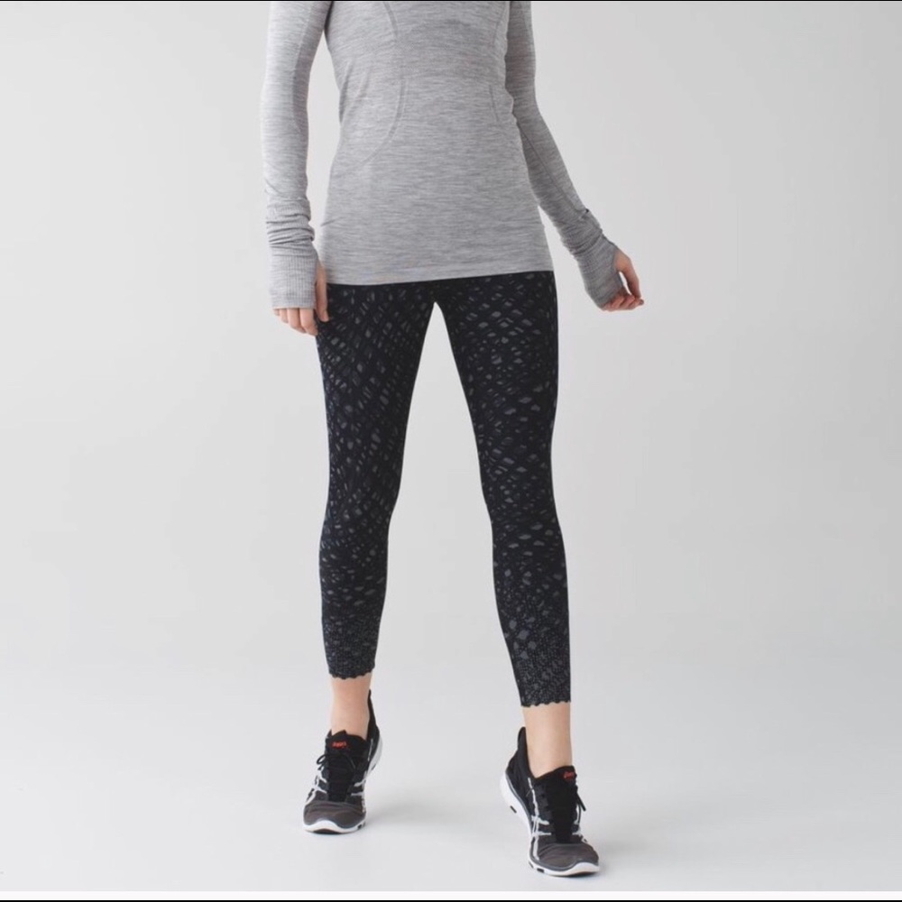 Lululemon Tight Stuff Tight Size 6, Reflective EUC